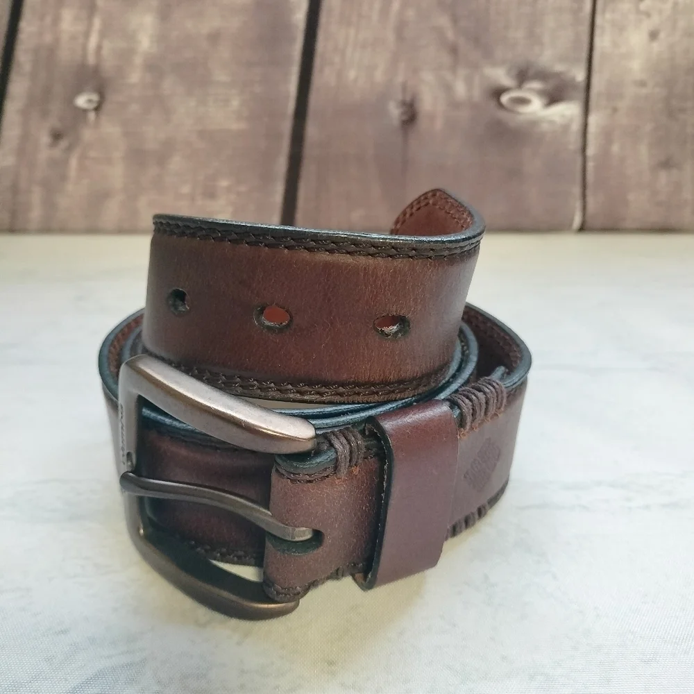 Columbia Men's Brown Genuine Leather Belt Sz 44 Metal Buckle